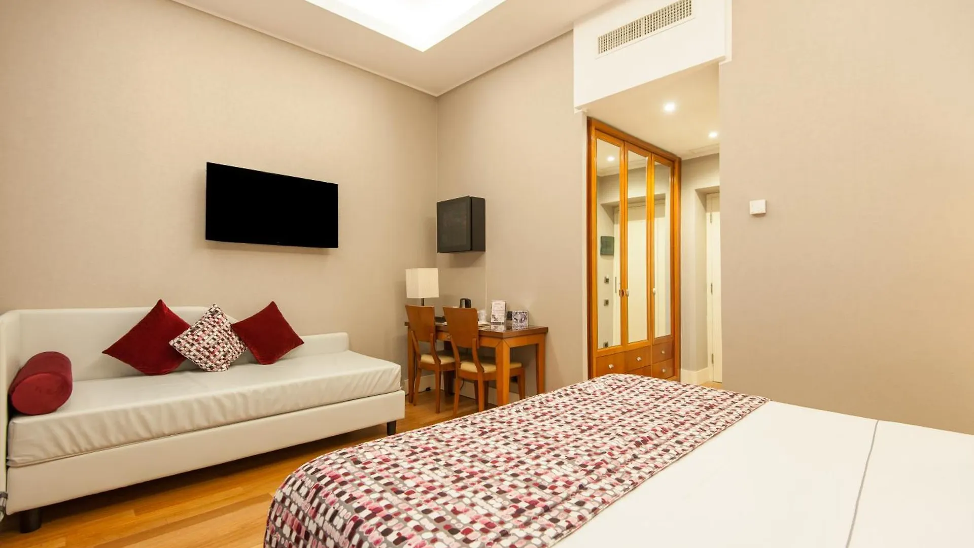Hotel Delle Nazioni Roma 4*,  Italia